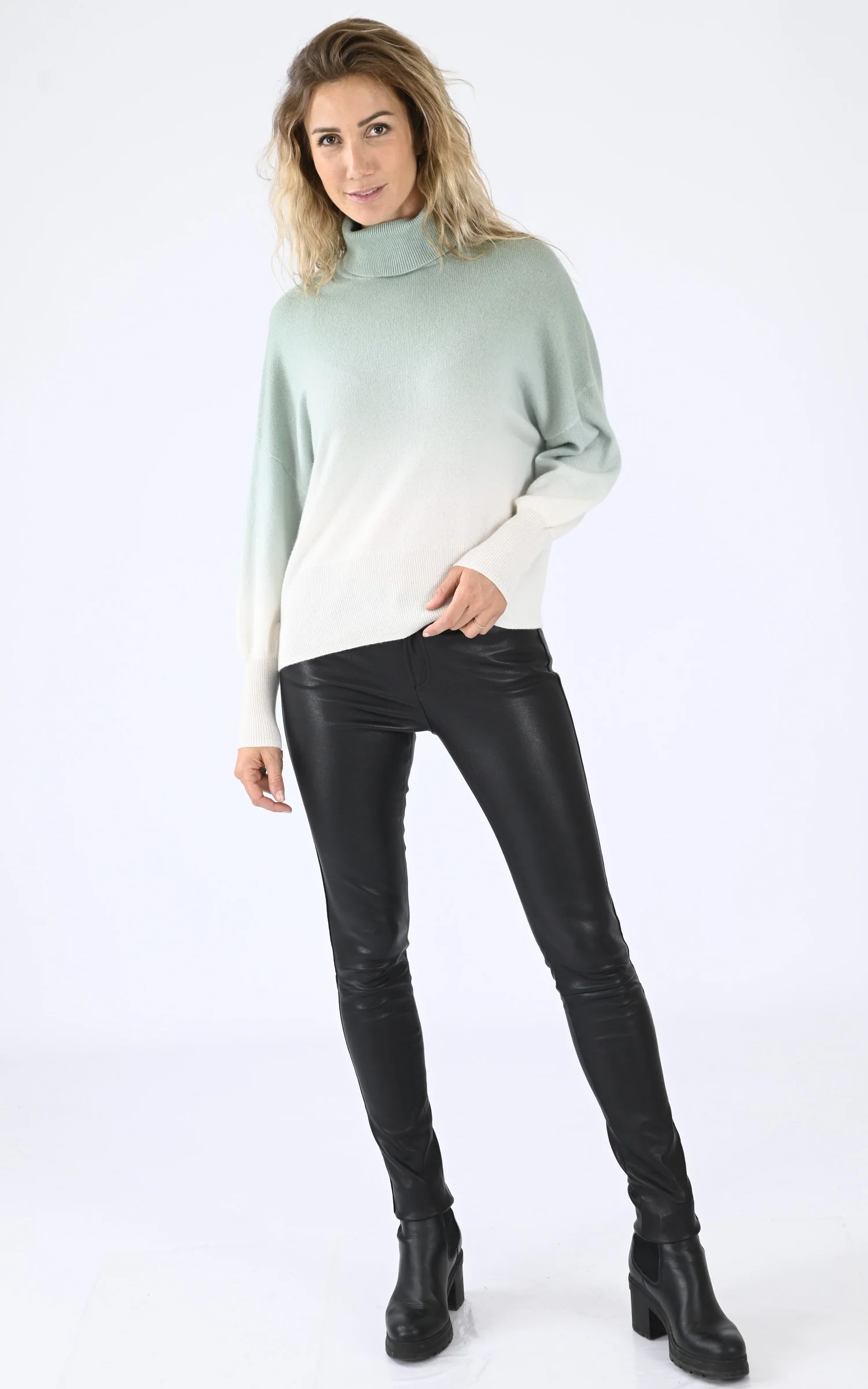 Pull col roulé cachemire vert – Image 2