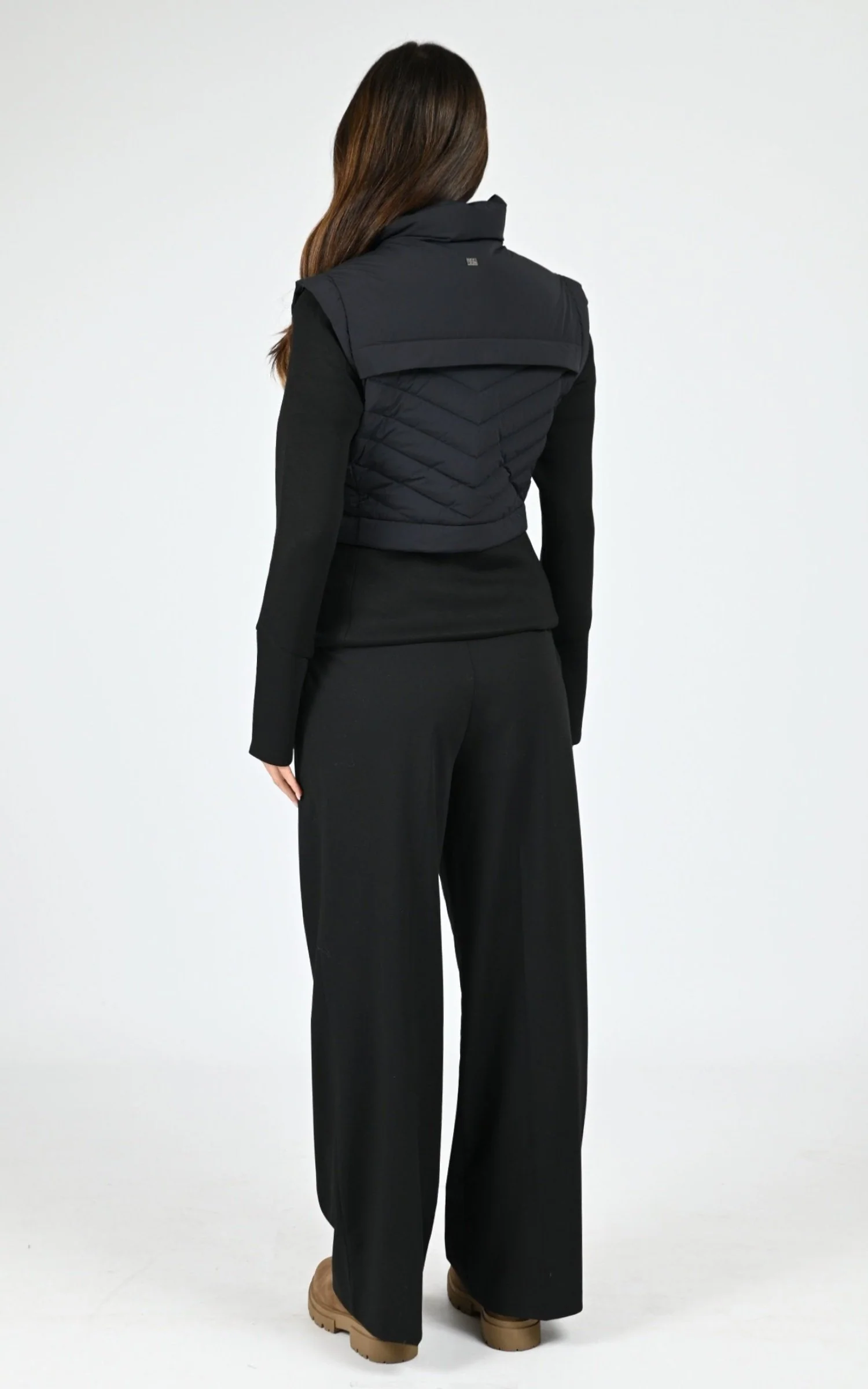 Veste ajustée en duvet noir – Image 4