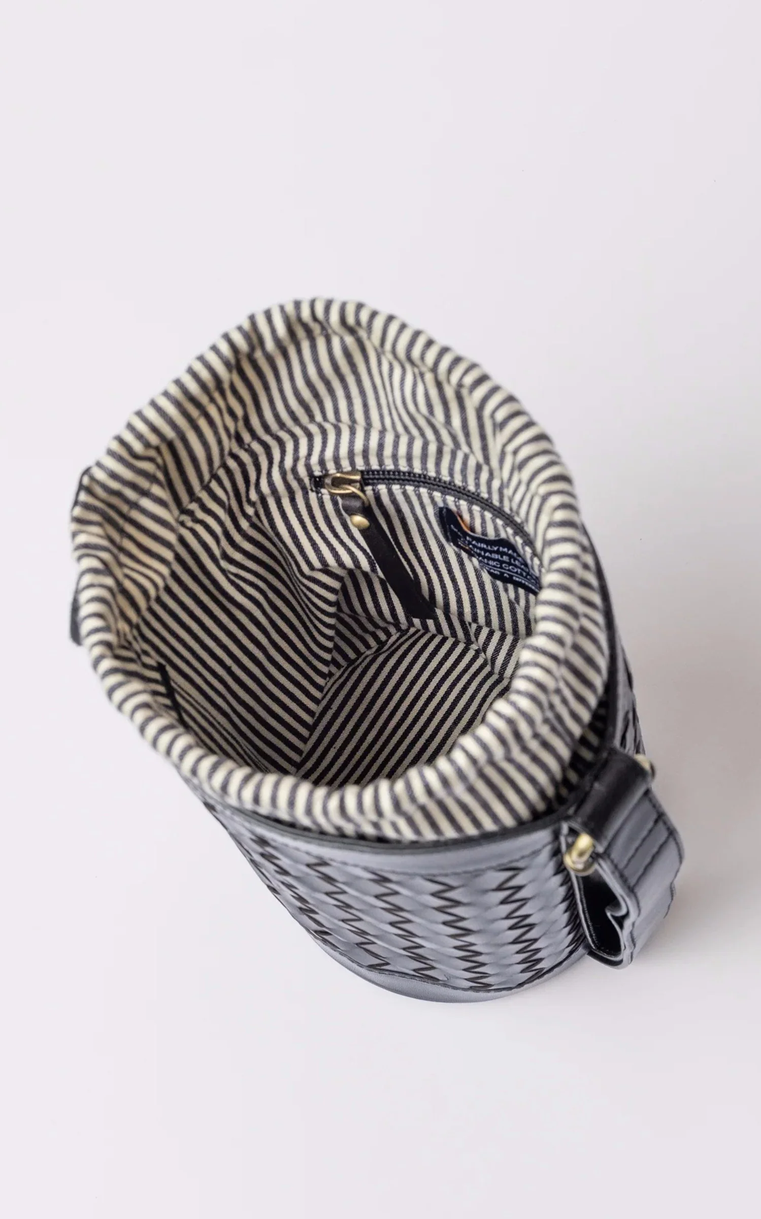 Sac seau cuir tressé noir – Image 2