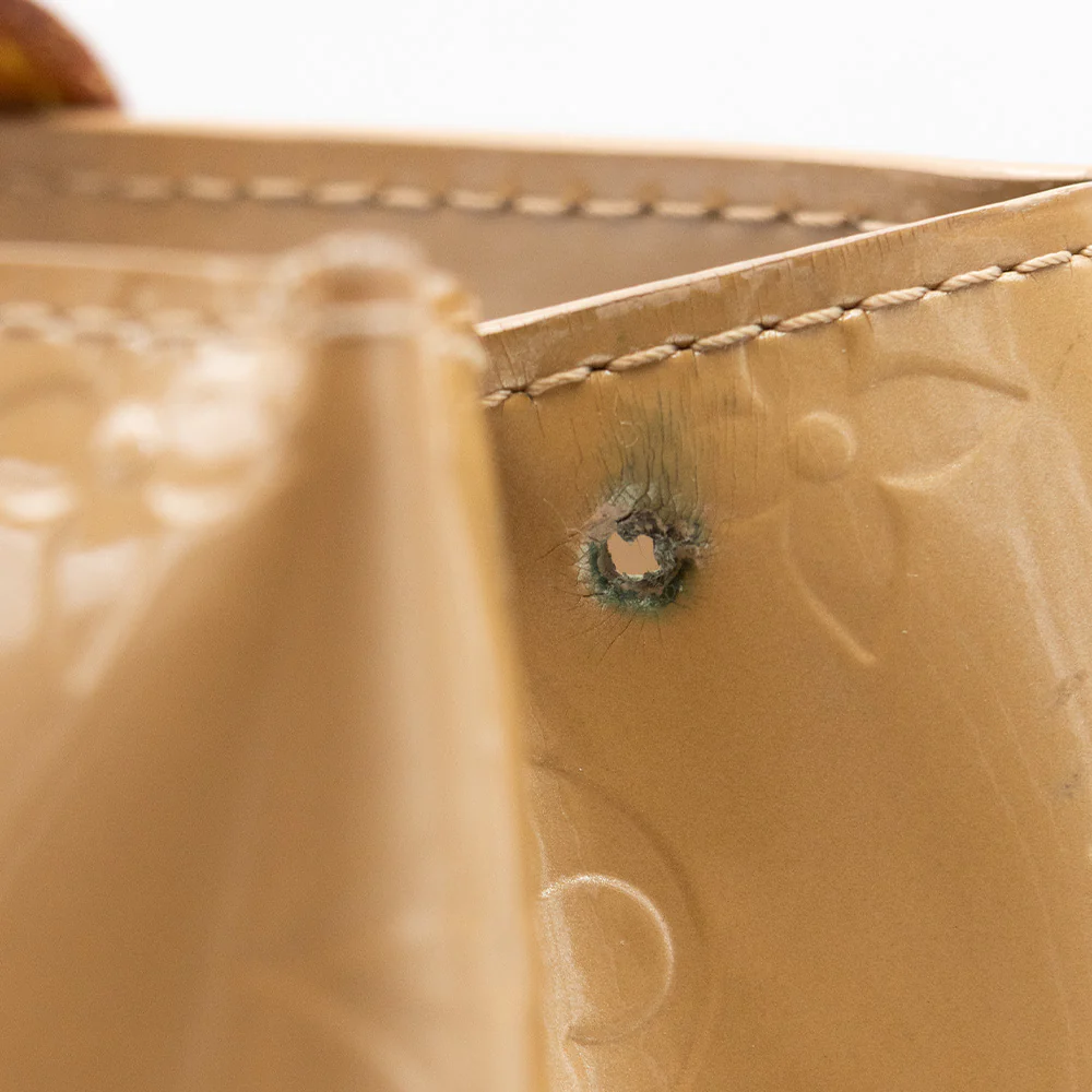 Louis Vuitton Sac à main Vernis Reade PM Beige – Image 8